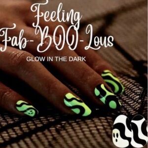 Color Street Feeling Fab-boo-lous," a limited edition Halloween design.